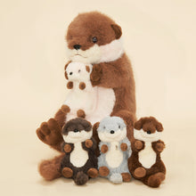 Charger l&#39;image dans la galerie, Peluches famille Loutre avec 4 bébés