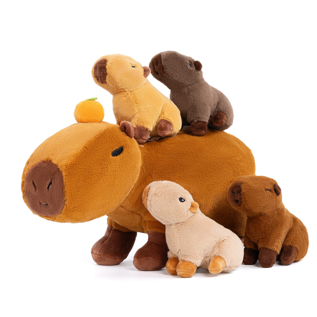 Ensemble de jouets en peluche de la famille Capybara