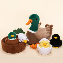 Charger l&#39;image dans la galerie, Famille de Canards, Peluche Nid de Canard avec 4 Bébés Canards à L&#39;intérieur